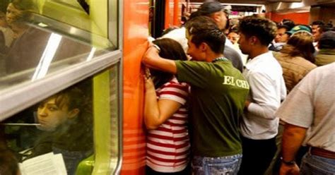 arrimones en el tren|Arrimones en el Metro CDMX .